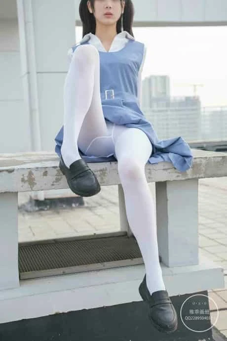 稚乖画册 夜夜 天台真空80D白丝