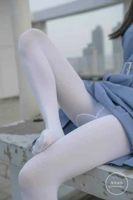 稚乖画册 夜夜 天台真空80D白丝