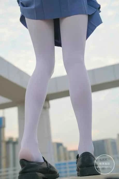 稚乖画册 夜夜 天台真空80D白丝