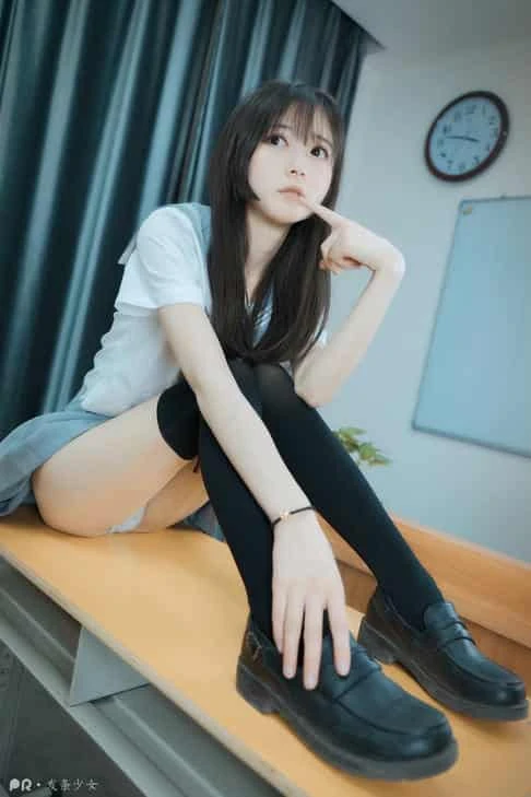 迷之呆梨 - 尾随颜控少女
