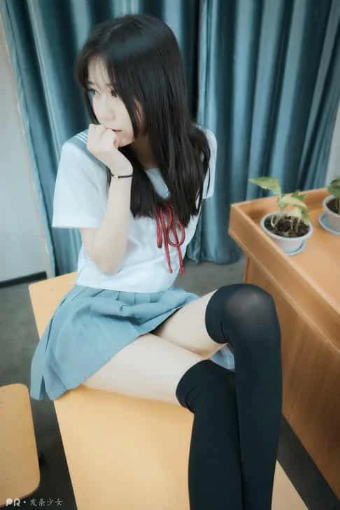 迷之呆梨 - 尾随颜控少女