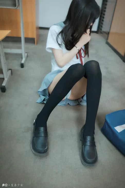 迷之呆梨 - 尾随颜控少女