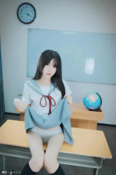 迷之呆梨 - 尾随颜控少女