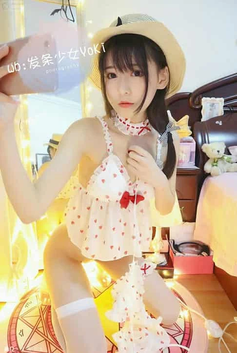 迷之呆梨 - 色气小女友(21P+2V)