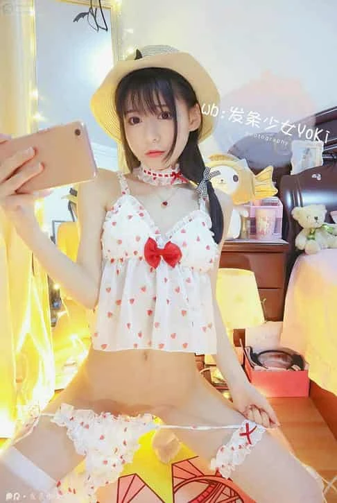 迷之呆梨 - 色气小女友(21P+2V)